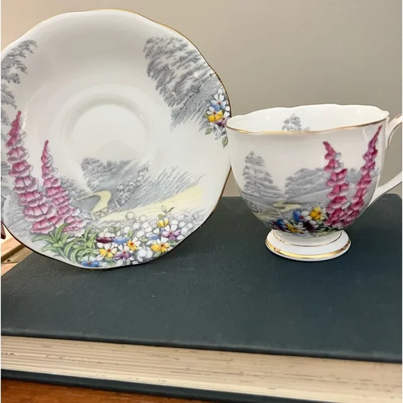 Queen Anne “Lovers Lane” fine bone china made in England - Picture 1 of 8